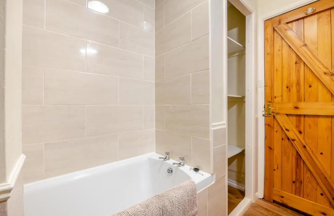 2 Bed In Whitby Oc-W037-1