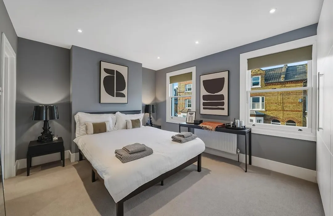 Central 4 Bedroom House With Garden In Battersea Close To Chelsea-1