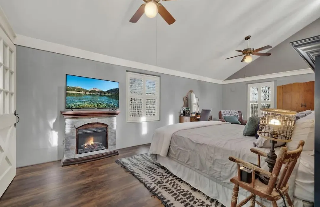 Texas Two Step Guesthouse-1