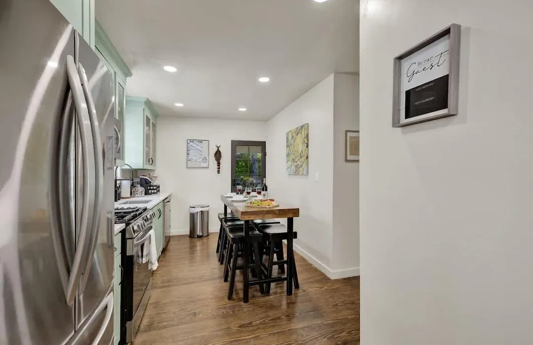 Southern Charm - Near Main With Hot Tub-1