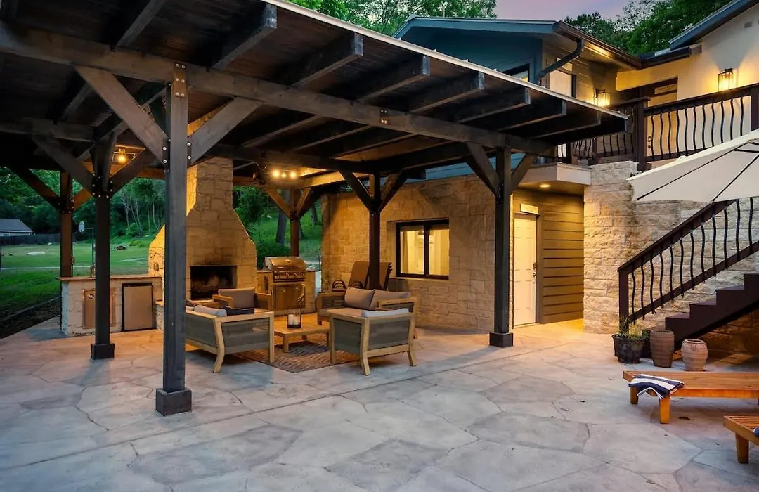 Luxury Riverfront Villa With Firepit & Gameroom!-1