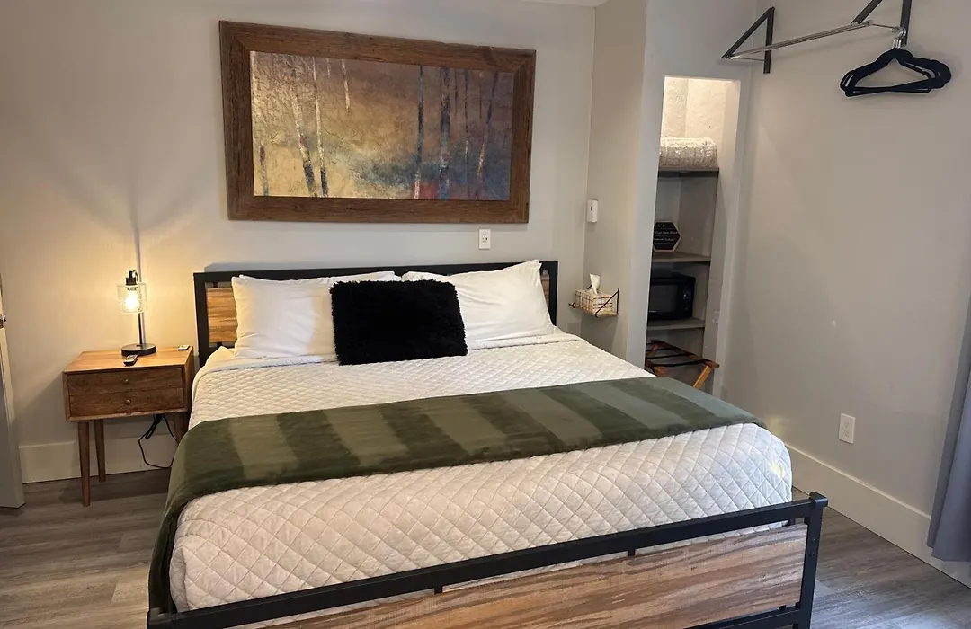 Eagle'S Landing Lodge-1