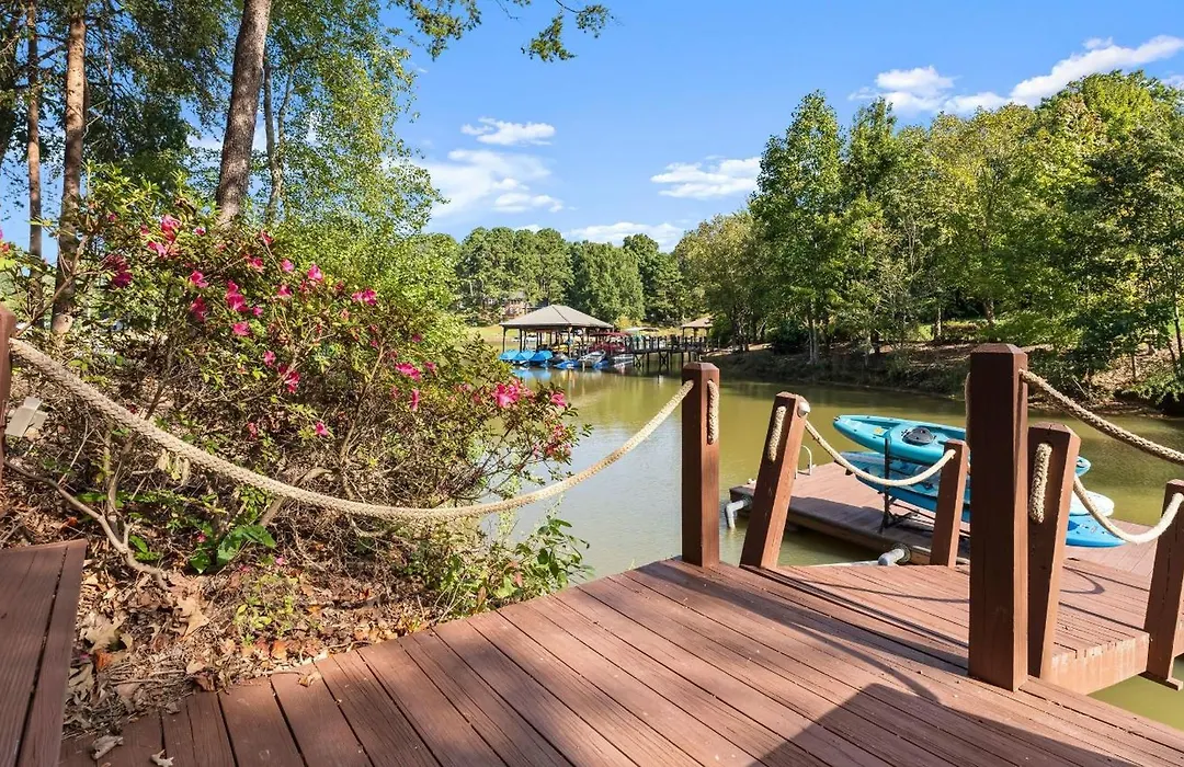 Lakeside Landing By Avantstay-1