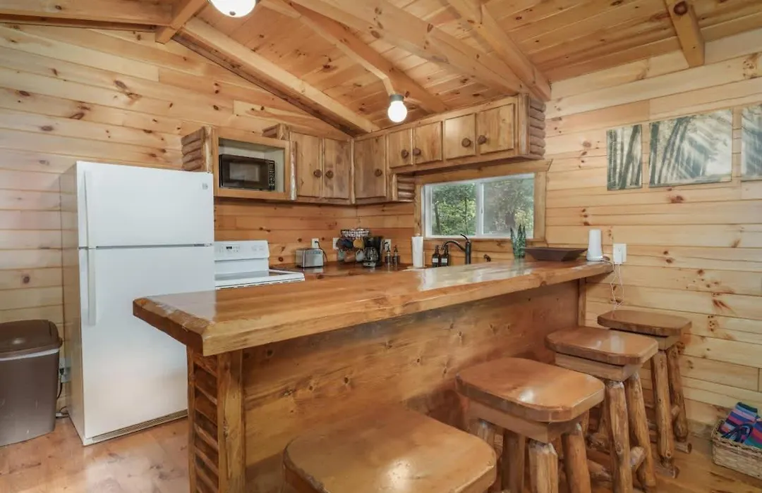 Copperhead Cabin- Hocking Hills Hot Tub Games-1