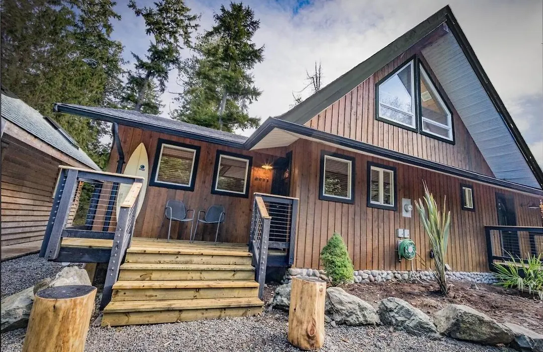 Surfers Guesthouse Tofino-1