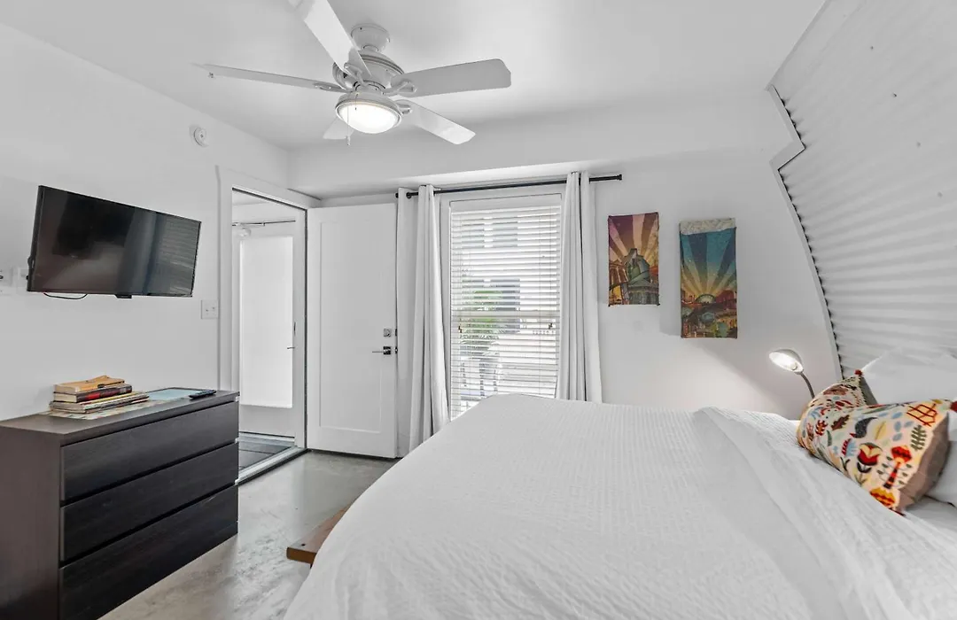 The Moon Quonset Hut Vacation Rental Heated & Chilled Pool-1