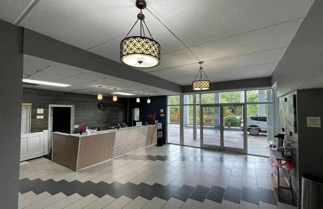 Econo Lodge Forest City-1
