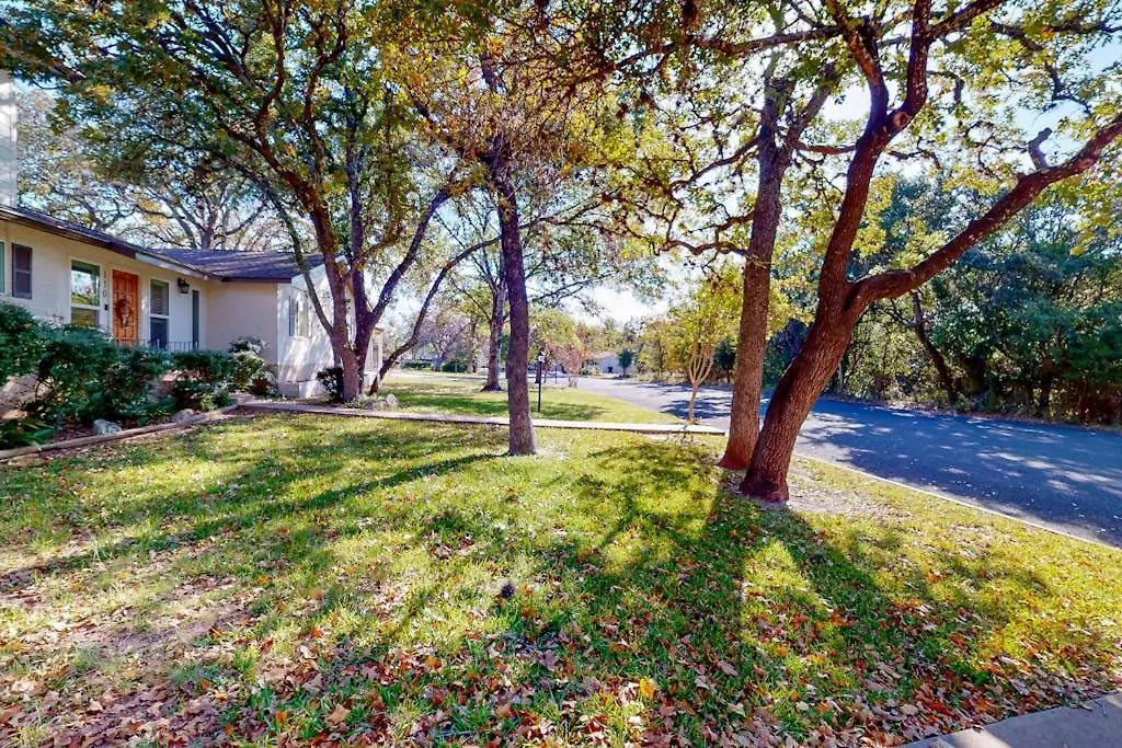 Snowbird-Friendly Home With Enclosed Yard, Firepit, Central Ac, & High-Speed Wifi-1