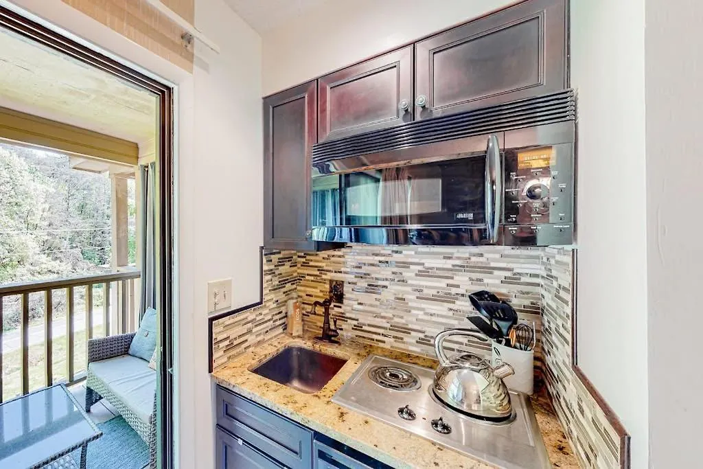 Apple Valley Treetop Villa-1