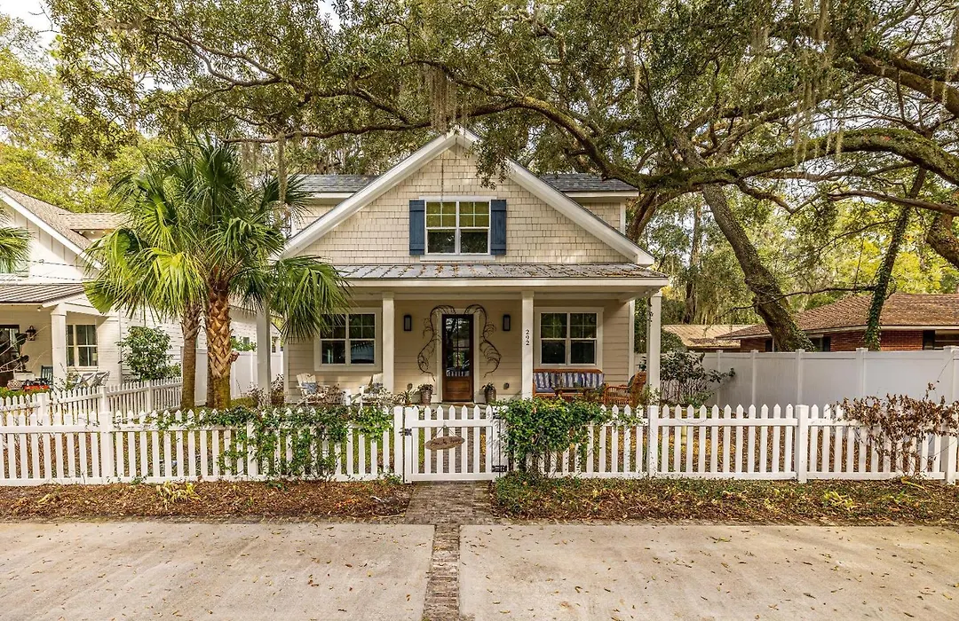 Oak Isle Cottage-1