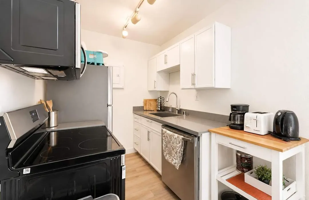 Colorful Downtown Condo, 2 Bedrooms, King Bed-1