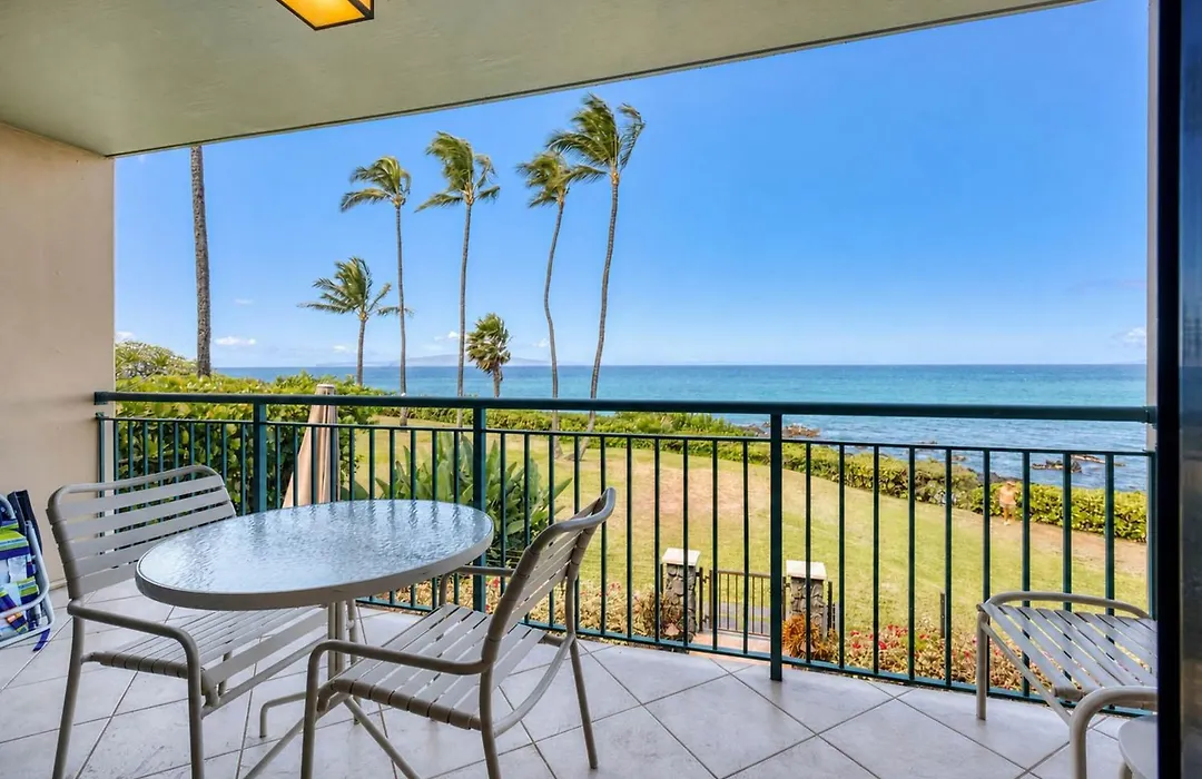 Punahoa Beach 201, Beautiful Renovation, Split Ac-1