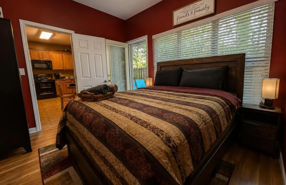 4Br Home With Calif King Bed Sleeps 10, Gym Near Airport-1
