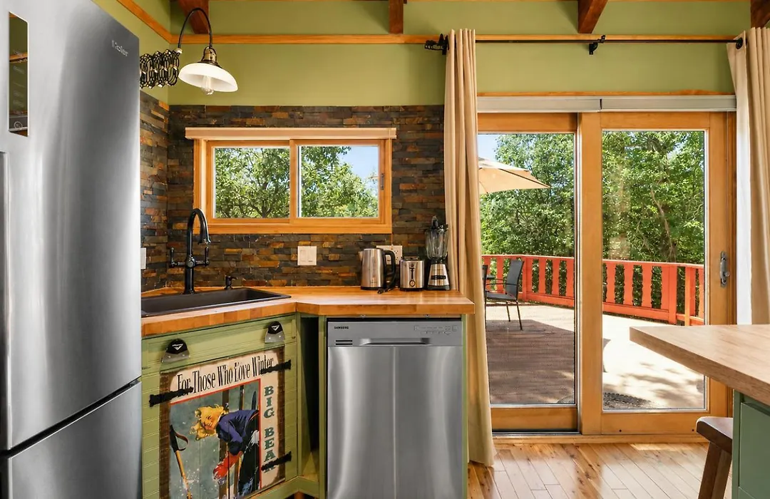 Pinecone Ridge - Walk To Bear Mountain, Private Hot Tub, Foosball-1