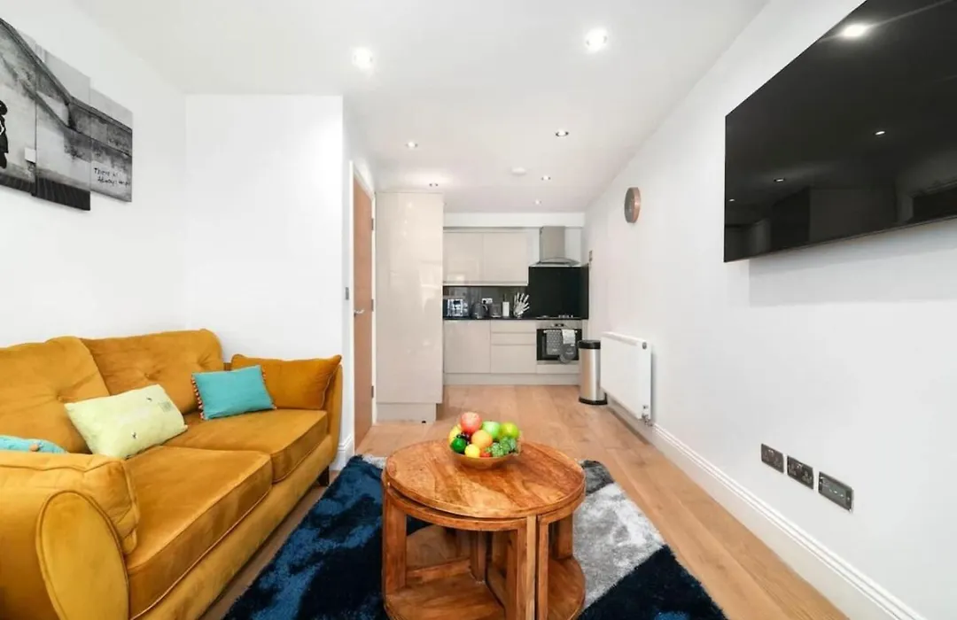 Spacious 3 Bedroom 2 Living Rooms 2 Bathrooms Family House Near Brick Lane Sleeps 6-1