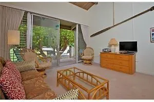 Beautiful Ground Floor! Corner! Just Steps To Ocean And Pool!120-1