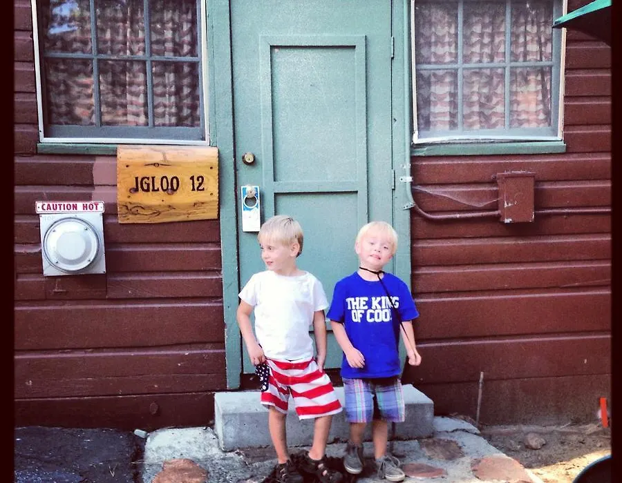 Golden Bear Cottages-1