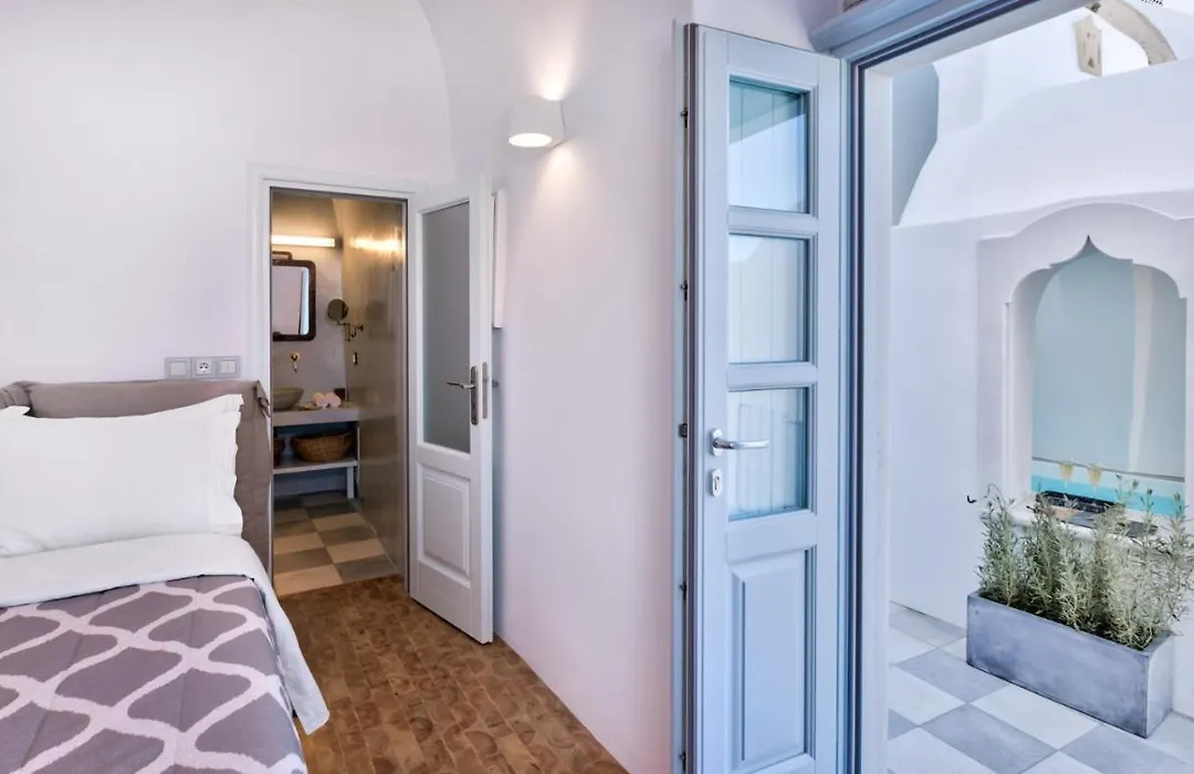 Namaste Suites By Oias Local Cavehouses-1