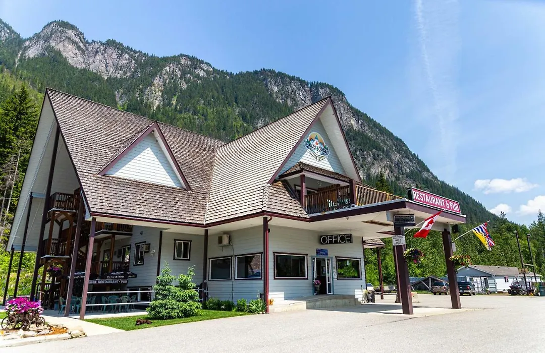Peaks Lodge-1