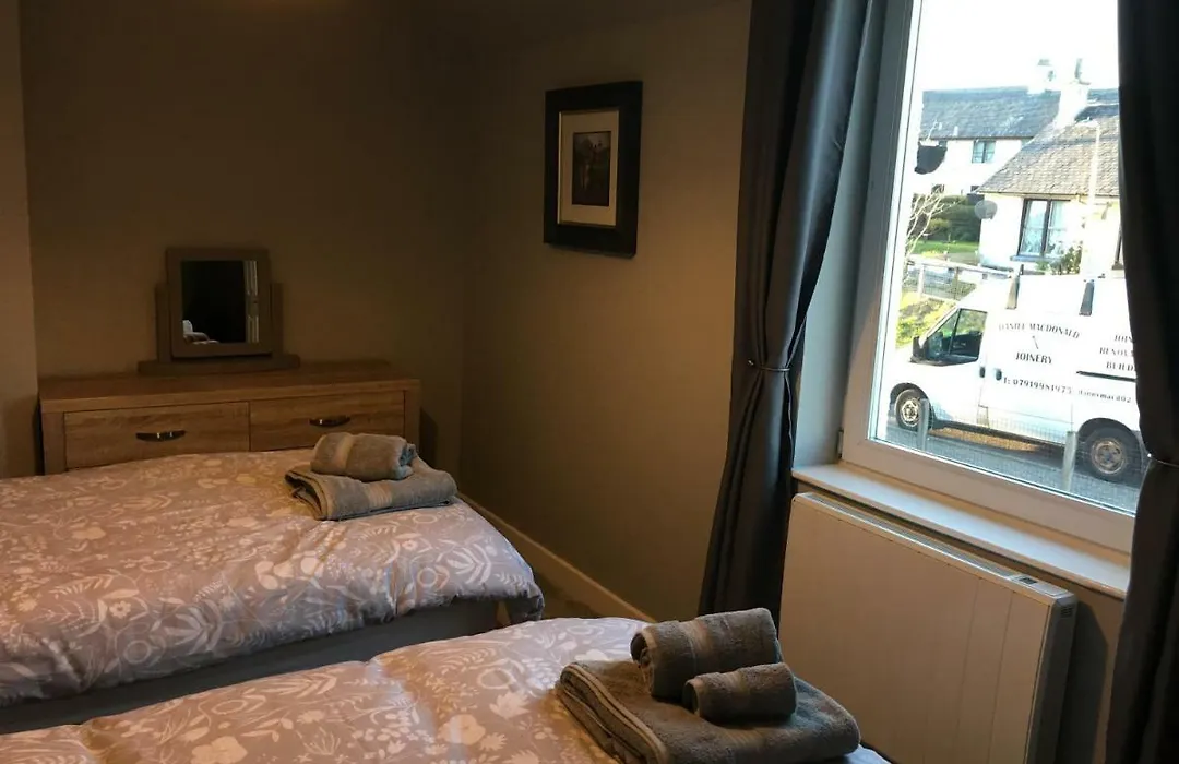 25 Windsor Crescent-1