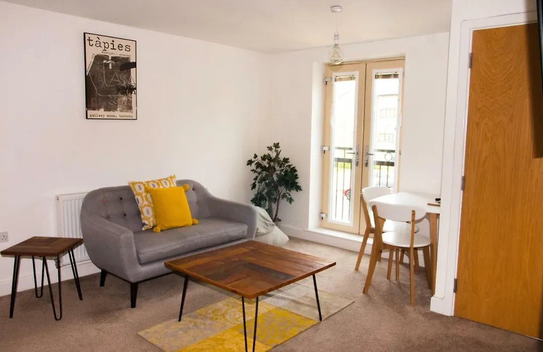 Impressive Urban Townhouse - Leeds City Centre-1