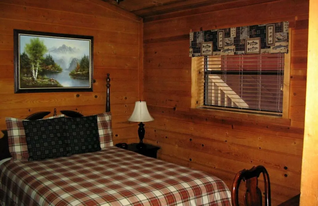 Cozy Hollow Lodge-1