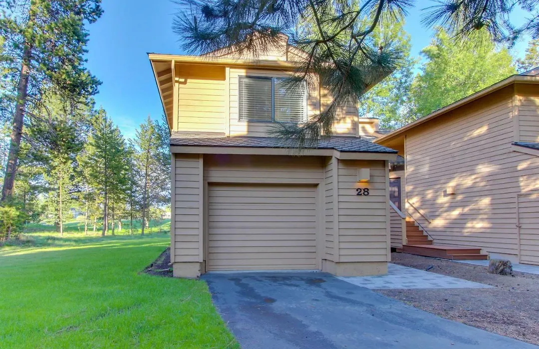 Fairway Village 28 | Discover Sunriver-1