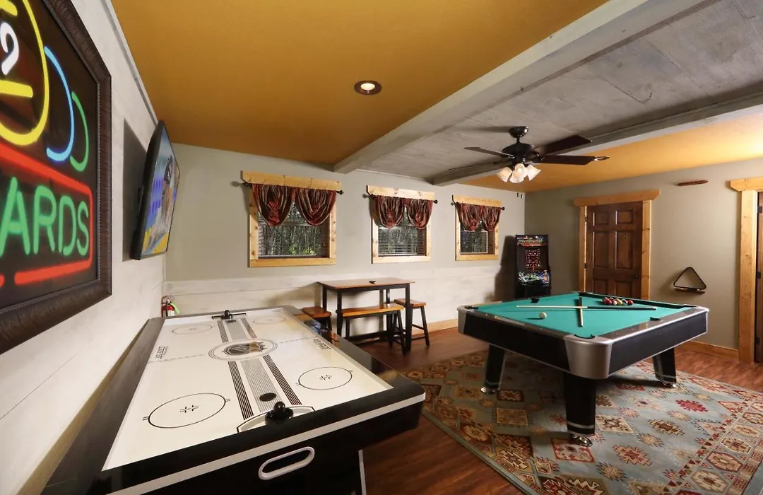 Above It All Cabin With Luxury Amenities And Game Room-1
