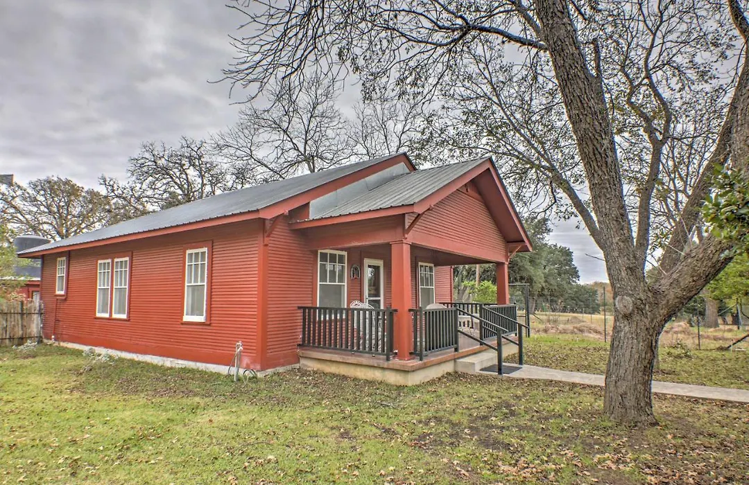 'August Schmidt' Fredericksburg Cottage W/ Hot Tub-1