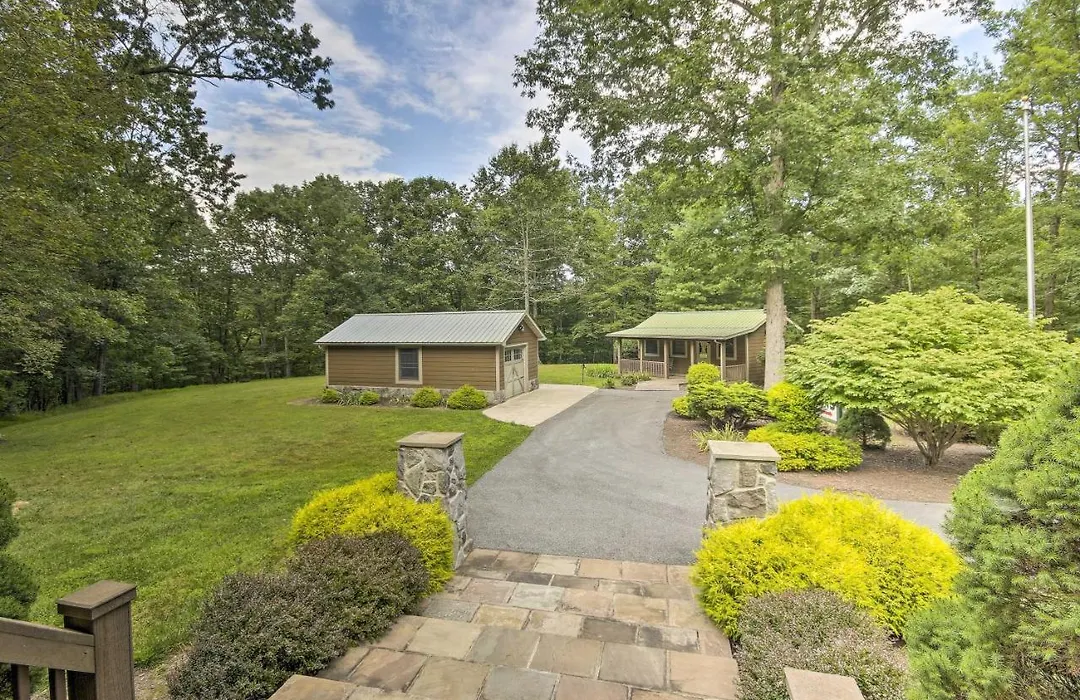 Creekside Berkeley Springs Cabin On 35 Acres!-1