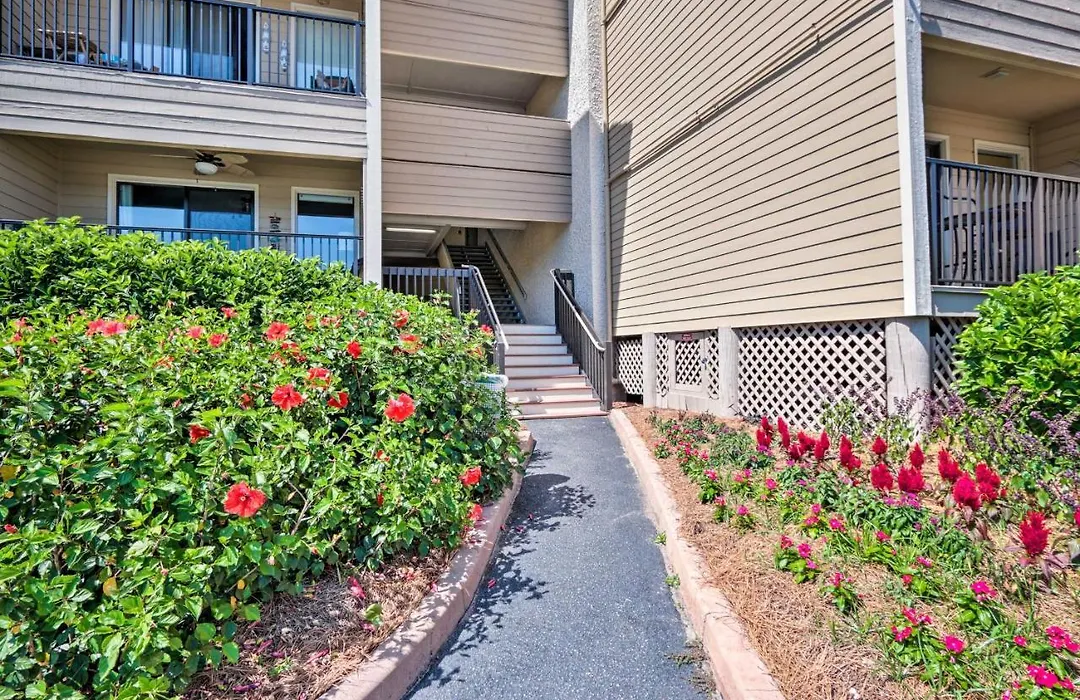 Walk To Folly Field Beach: Condo In Hilton Head!-1