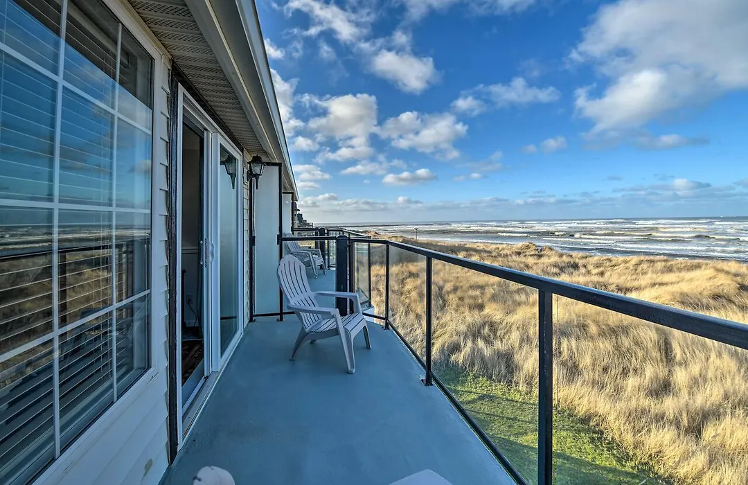 'Eagles View' Condo In Ocean Shores W/ 3 Balconies-1