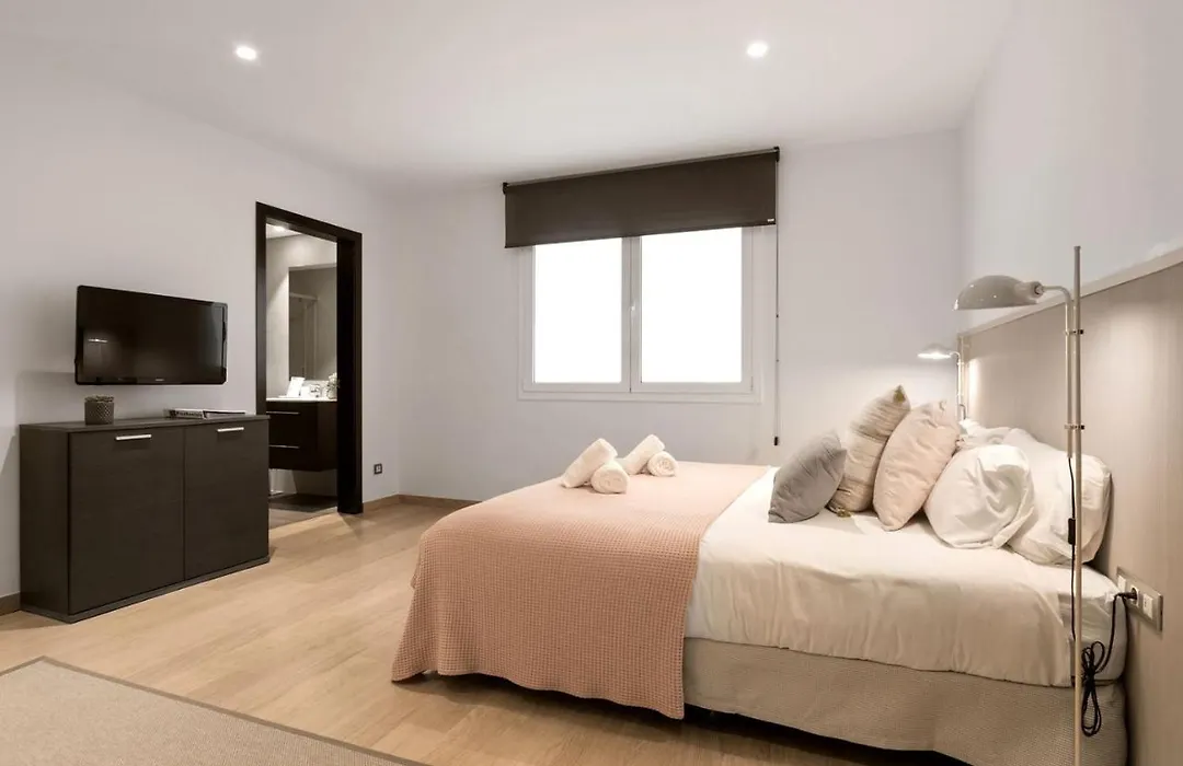 Fisa Rentals Gran Via Apartments-1