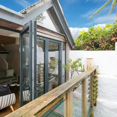 Artist Cottage-3
