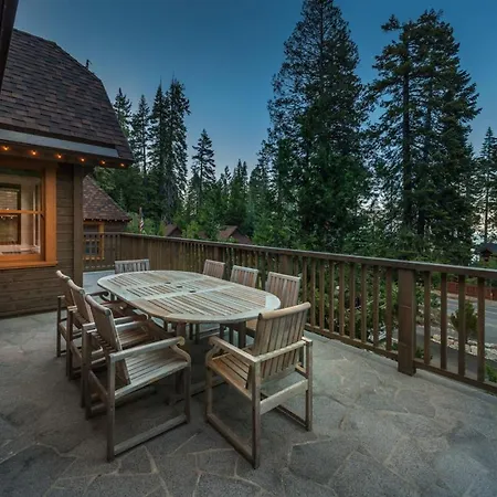 Cedar Crest - Chickadee Cottage 2-2