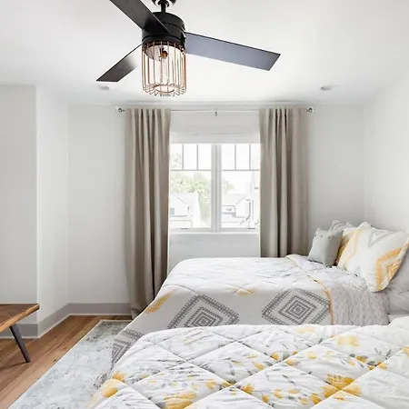 Brand New Luxury Home Near Downtown-3