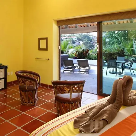 Villa Kiwi. Huge Pool, Steps To Town N Beach. 6 Plus Brm 7.5 Bth 3 Kcn-3