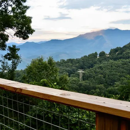 Million Dollar Views! 4 Bedroom, Sleeps 9, Close To National Park And 5 Mi To Gatlinburg!-2