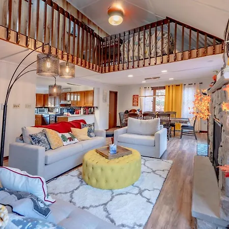 Luxurious House With Largest Hot Tub & Perfect Retreat!-2