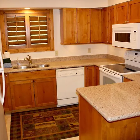 Woods Manor #302-A - Close To Main Street - Access To Indoor Hot Tub And Shuttle-2