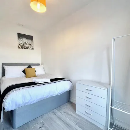 Kingsbridge Apartment-2