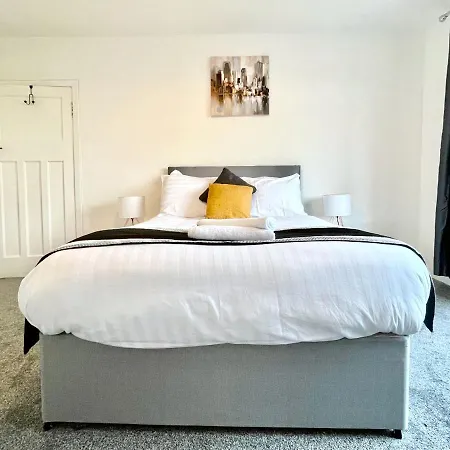 Kingsbridge Apartment-3