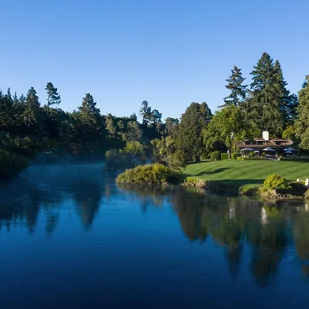 Huka Lodge, Beckons-2