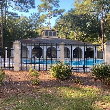Hhi Homes- Newly Renovated Cozy Modern Pet-Friendly Villa-Ideal Location-3