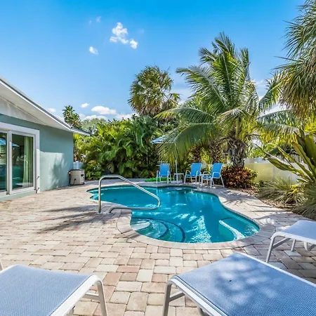 Toes In The Water - 110 Palm Ave-2