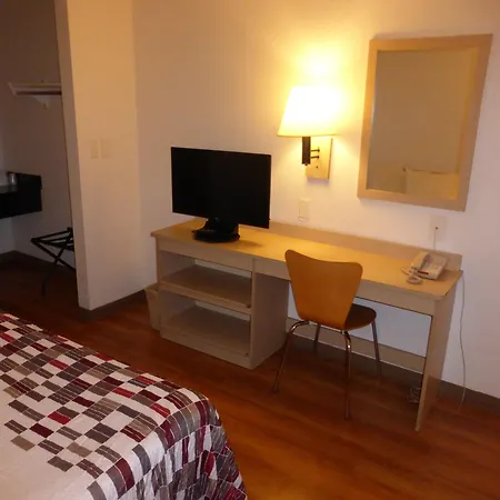 Econo Lodge-3