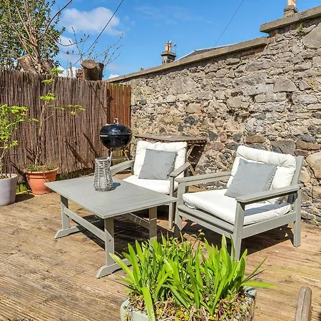 Cozy With Character Cheerful Home With Garden At Leith Links Park-2