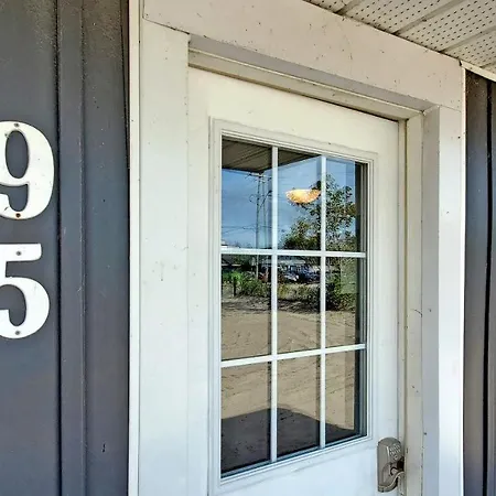 Wasaga Beach 1 - Walk To Main Beach - Riverfront - Sleeps 10 - 95 Mosley St-2
