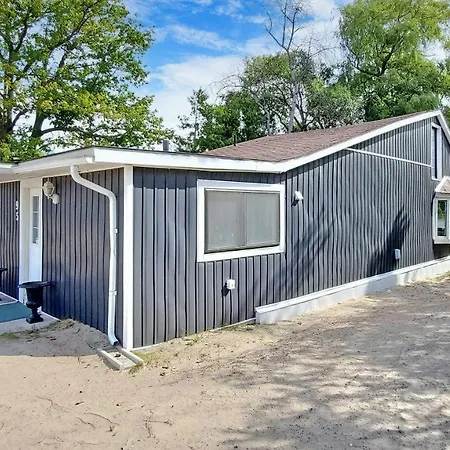 Wasaga Beach 1 - Walk To Main Beach - Riverfront - Sleeps 10 - 95 Mosley St-3