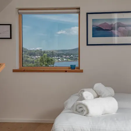 Cuillrigh - Luxury House, Loch & Mountain Views-2